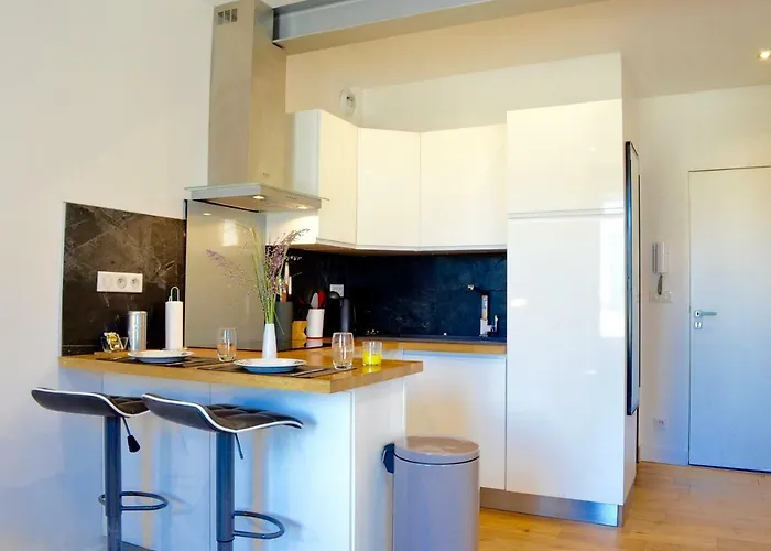 - Rénové Et Moderne - Au Calme - Centre - à Pied *